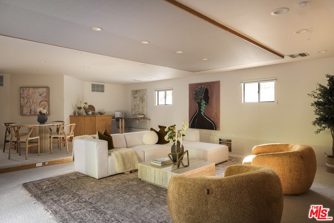6353 Busch Dr