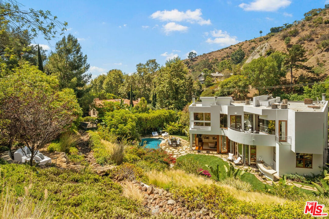 1260 N Bundy Dr