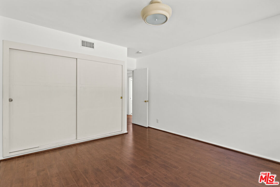 15205 Mulholland Dr