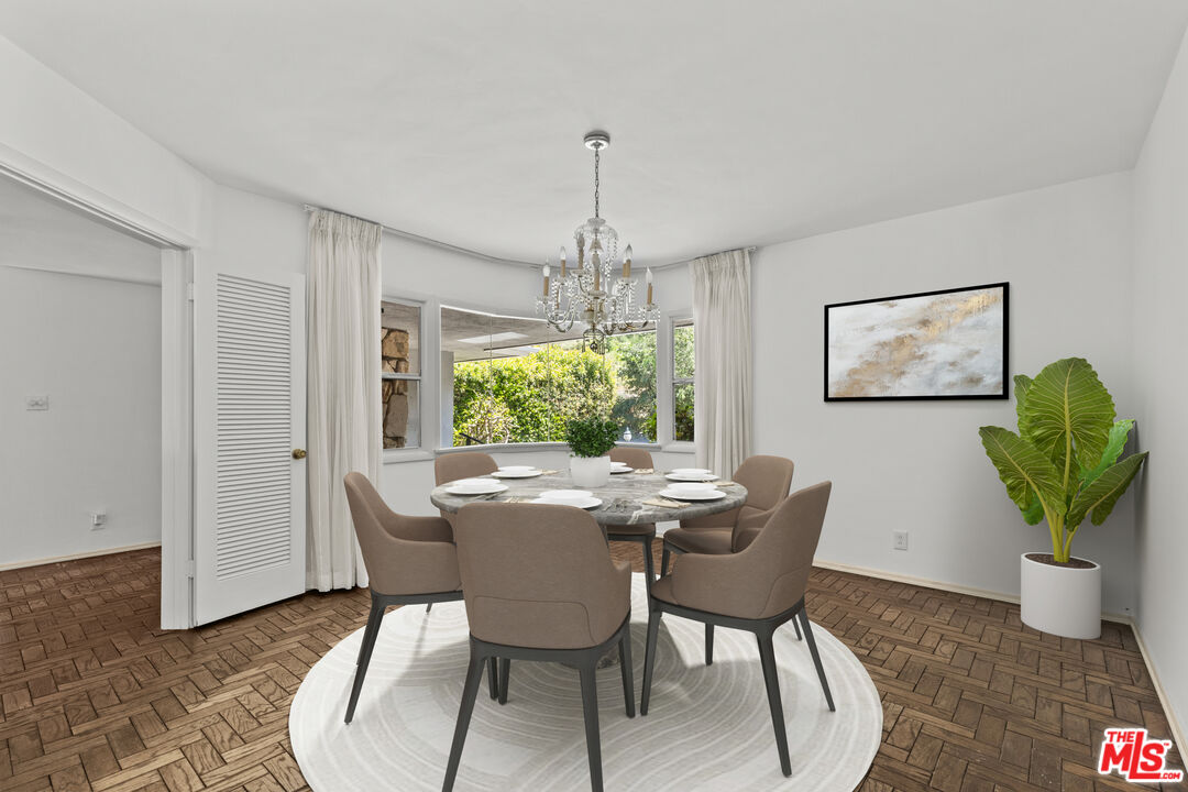 15205 Mulholland Dr