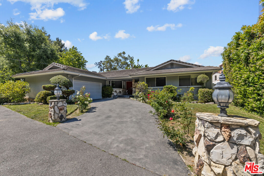15205 Mulholland Dr