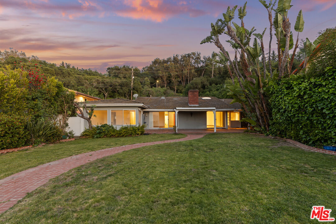 15205 Mulholland Dr