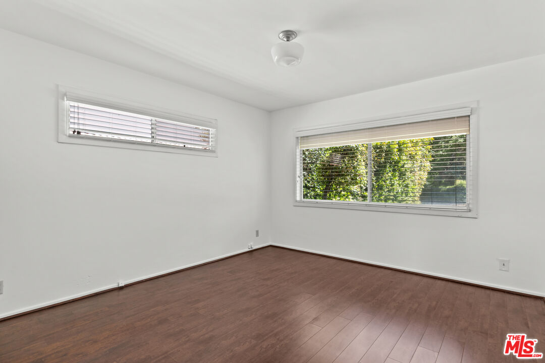 15205 Mulholland Dr