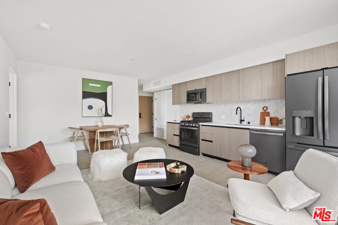 4506 Dockweiler St Unit: 504