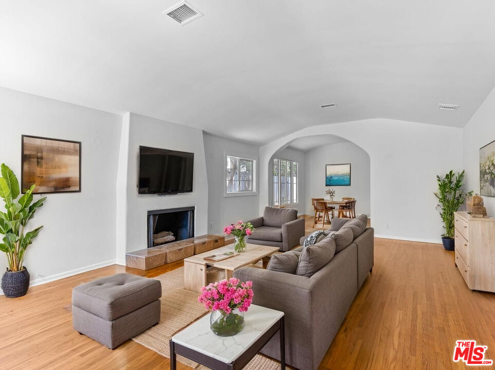 2148 Veteran Ave