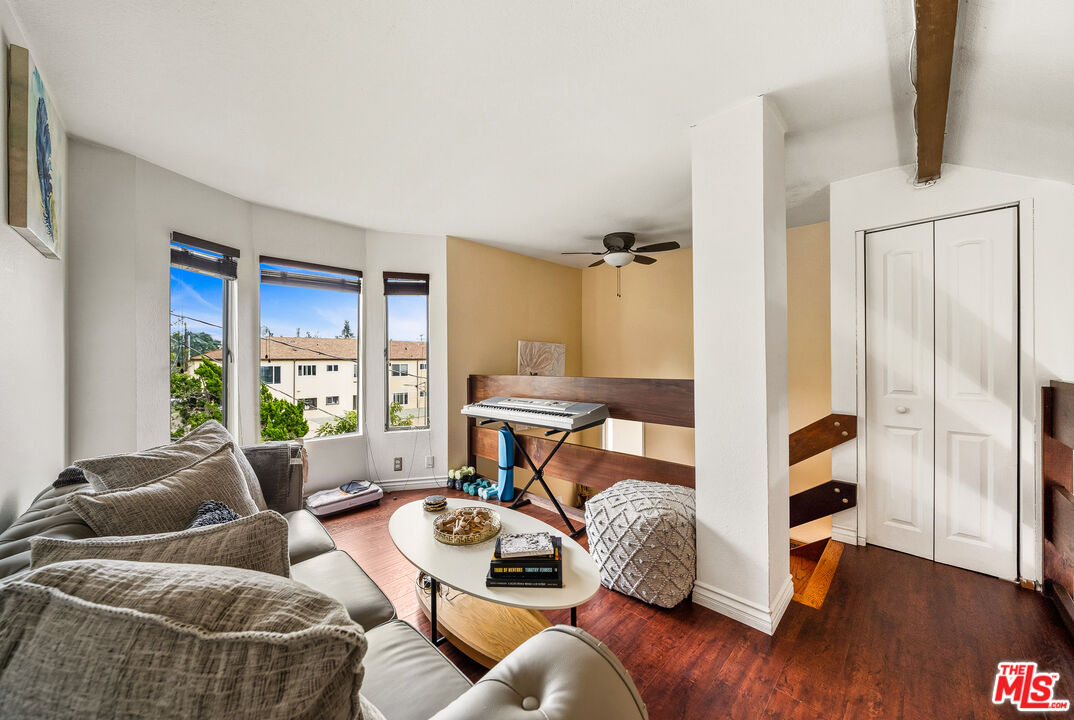 906 N Kings Rd Unit: 7