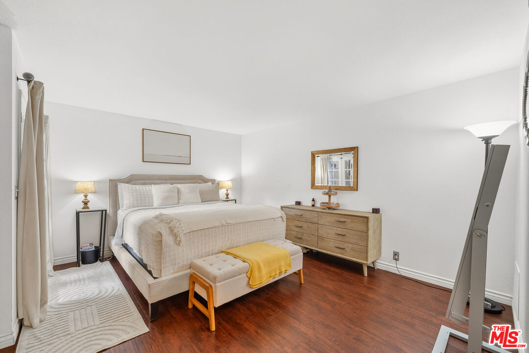 906 N Kings Rd Unit: 7