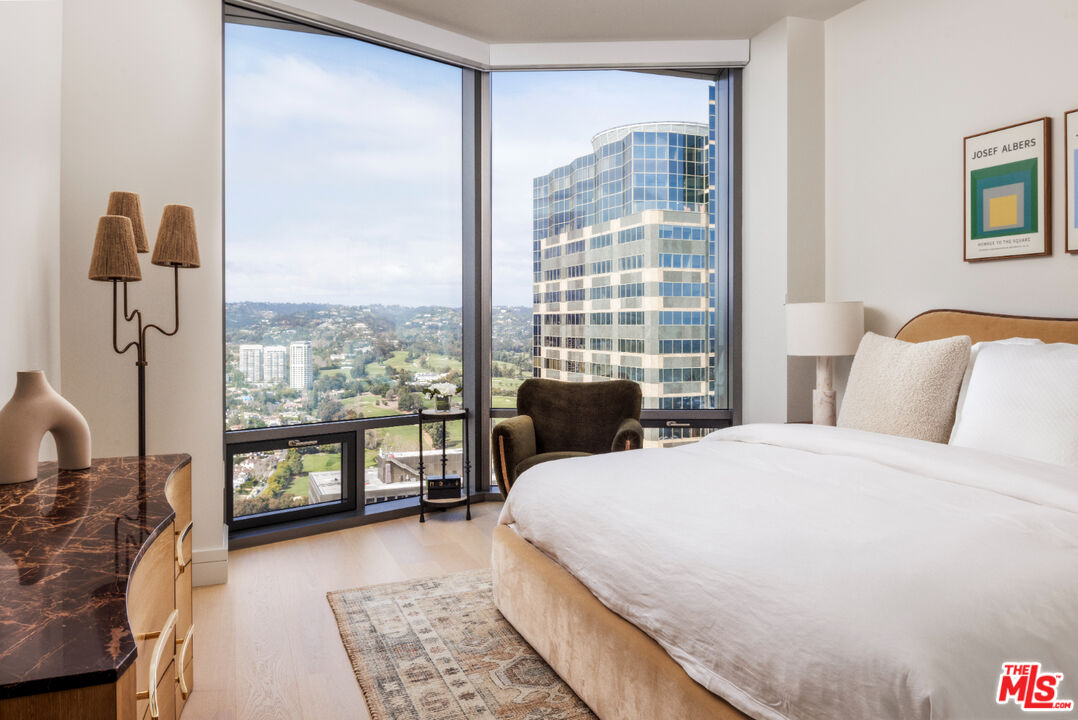 211 W Elm Ct Unit: 13C