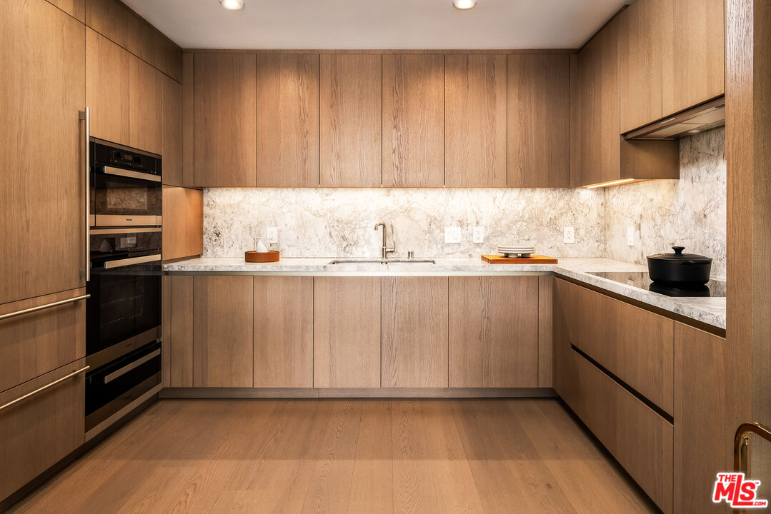 2025 Avenue Of The Stars Unit: 1406