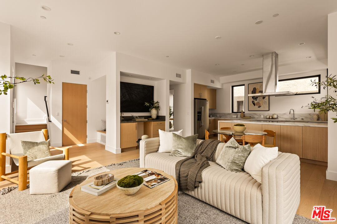 2425 20th St Unit: B