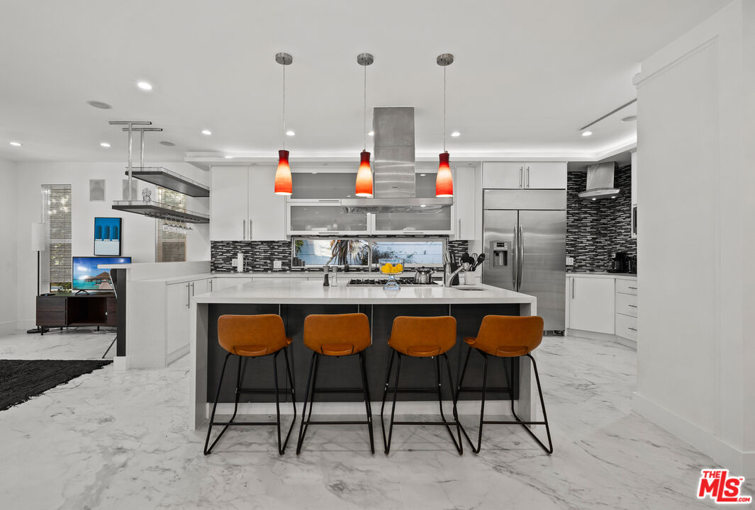 355 S Sycamore Ave