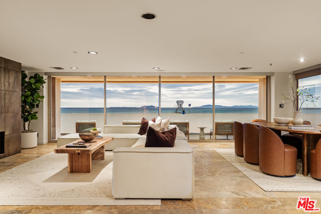 1825 Ocean Dr
