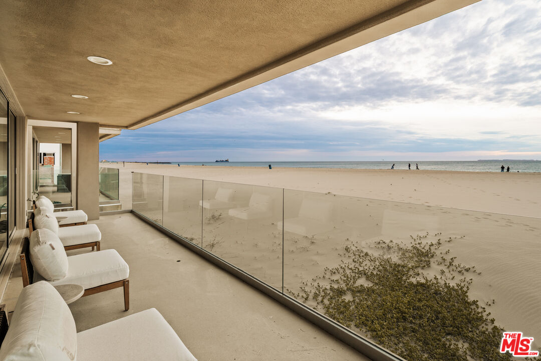 1825 Ocean Dr