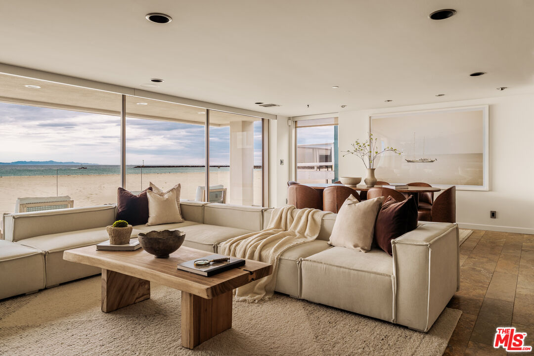 1825 Ocean Dr