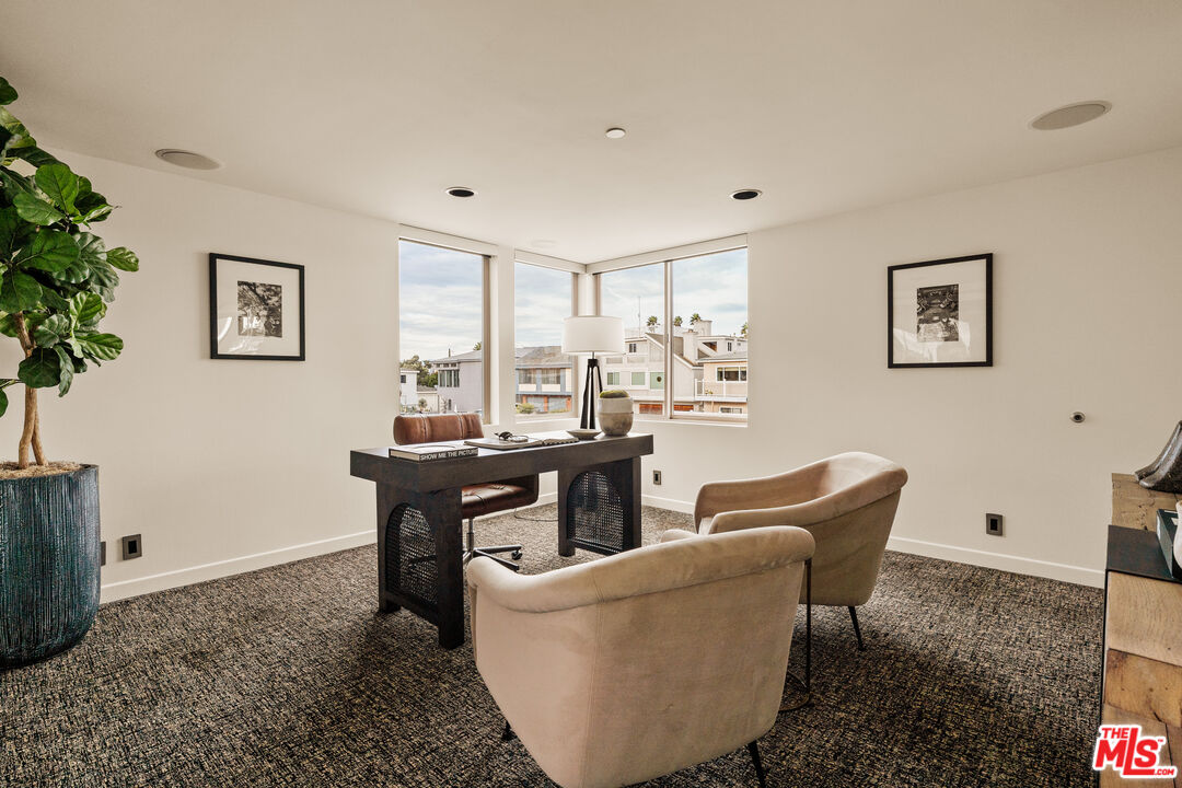 1825 Ocean Dr