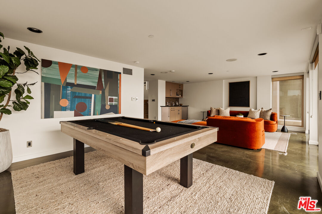 1825 Ocean Dr