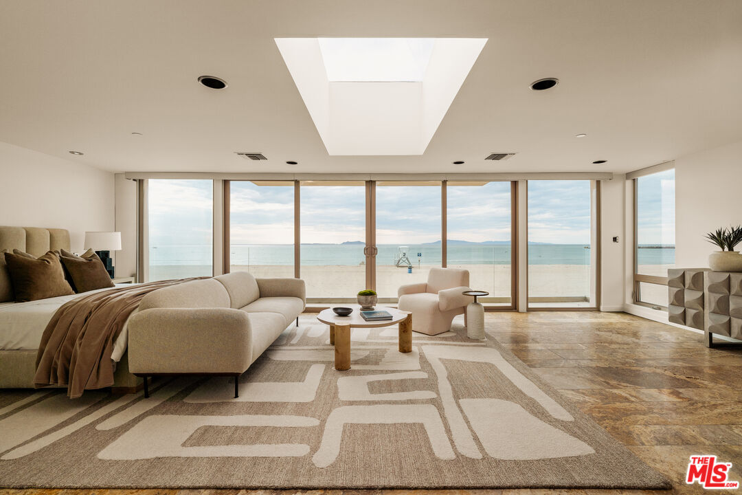 1825 Ocean Dr