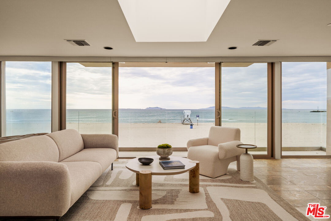 1825 Ocean Dr