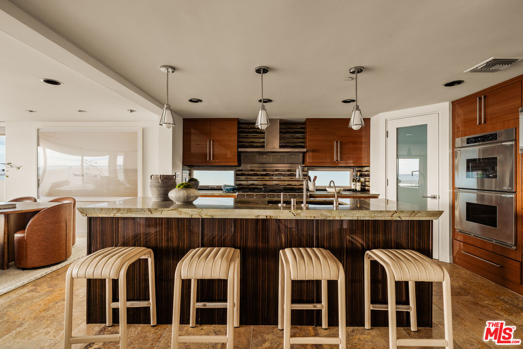 1825 Ocean Dr