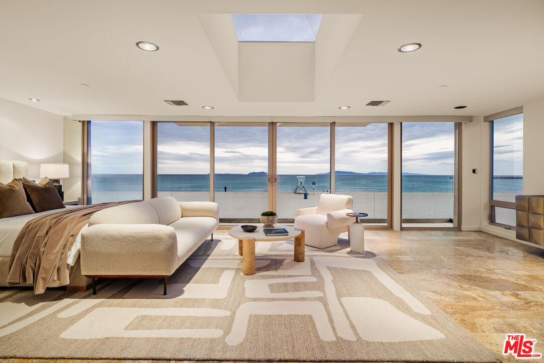 1825 Ocean Dr