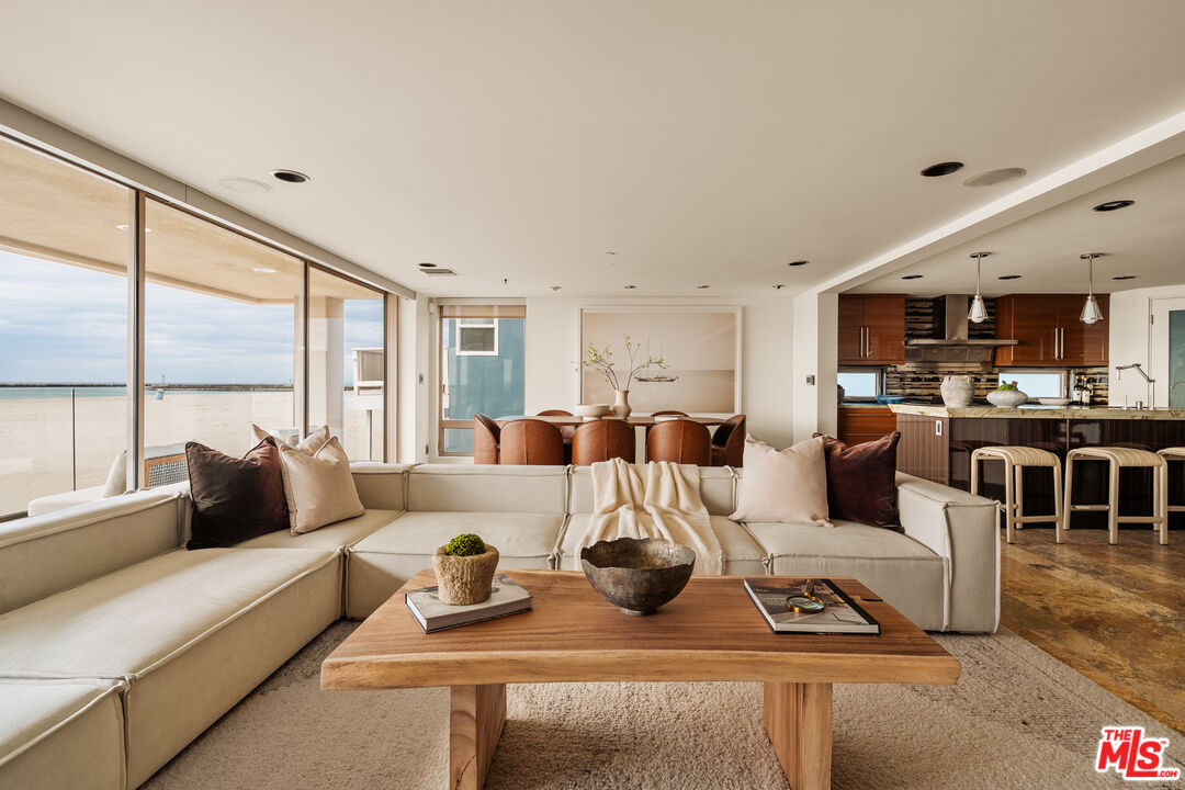 1825 Ocean Dr