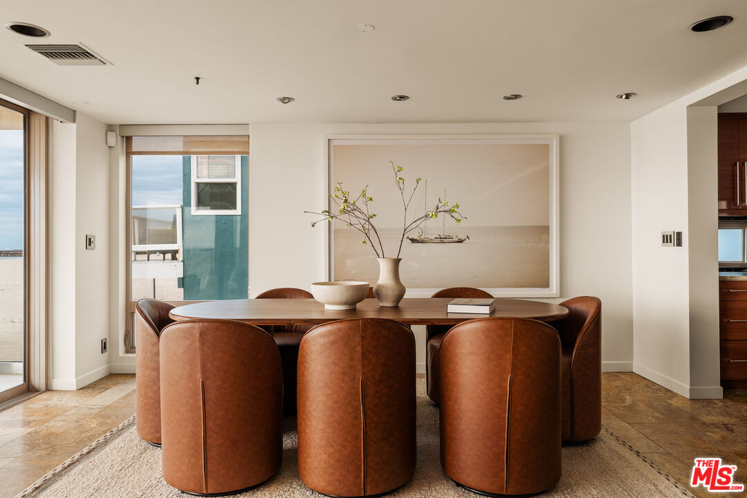 1825 Ocean Dr