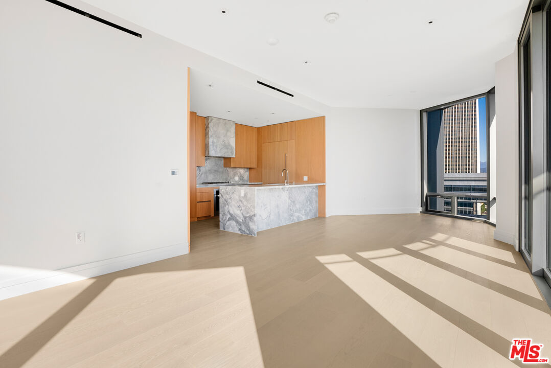 211 W Elm Ct Unit: 16B