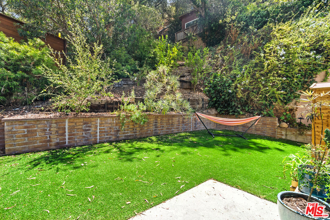 10275 Oletha Ln