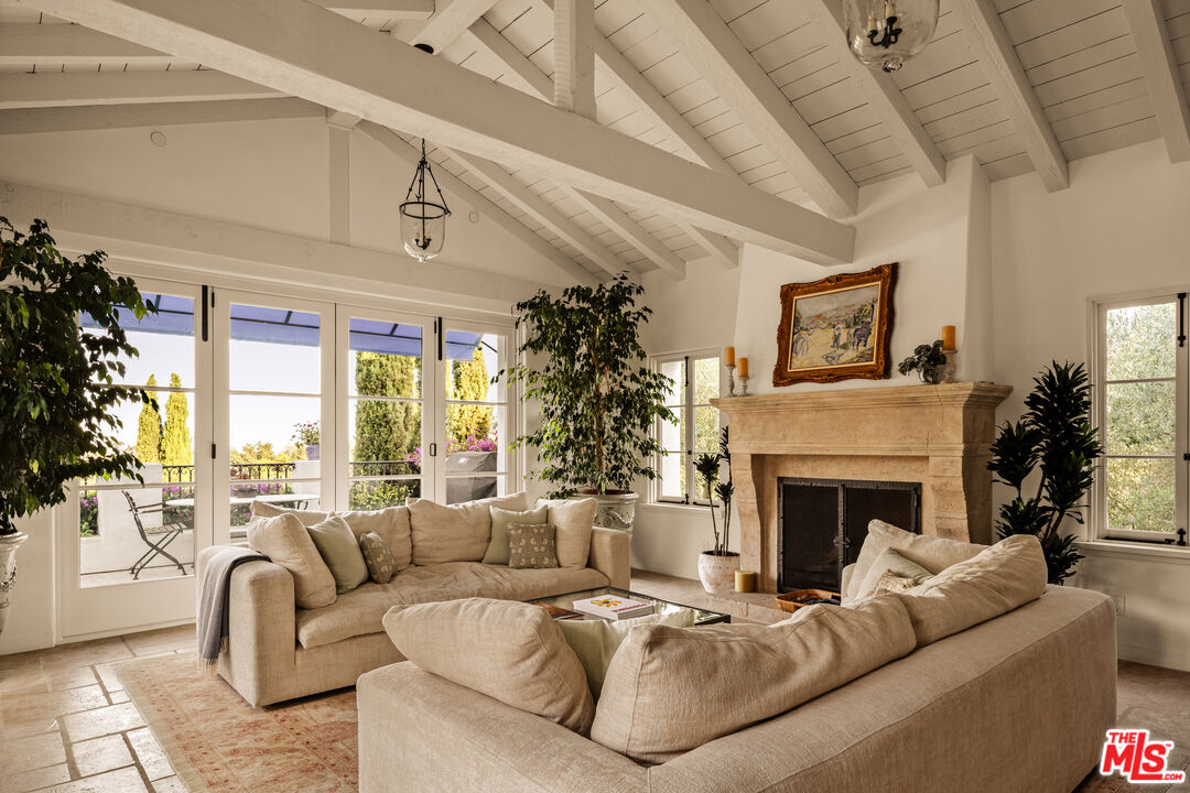 848 Picacho Ln