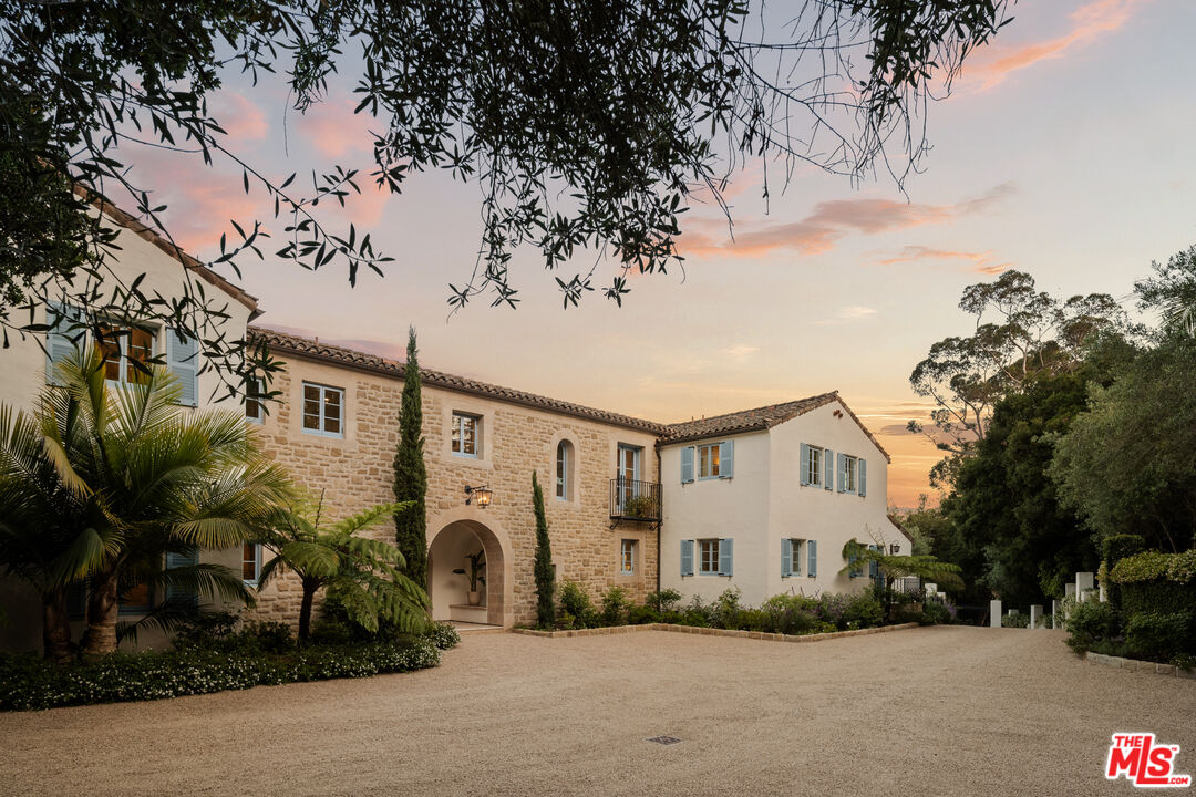 848 Picacho Ln