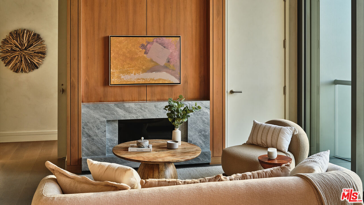 211 W Elm Ct Unit: 14C