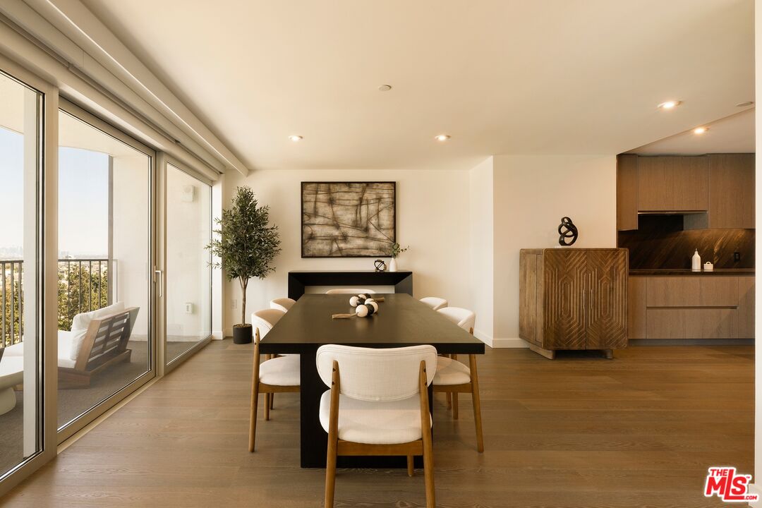 2025 Avenue Of The Stars Unit: 1218