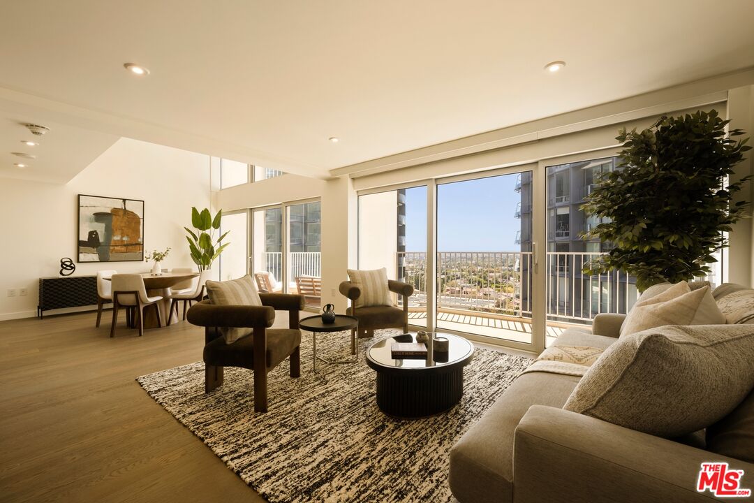 2025 Avenue Of The Stars Unit: 1208