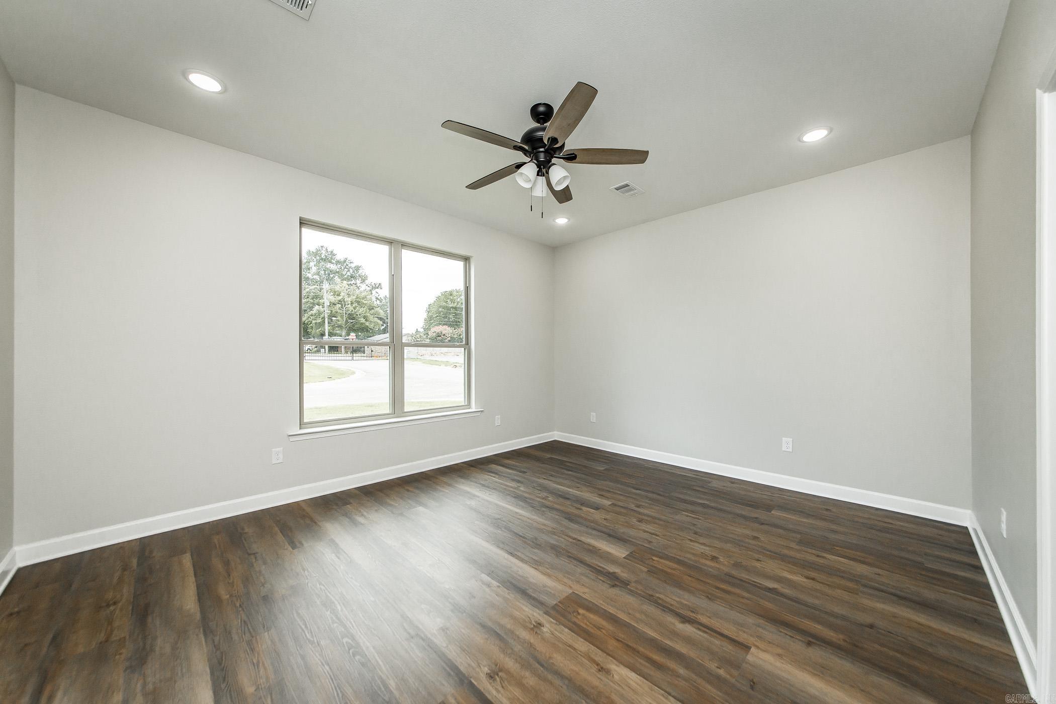 912 E Dell Vista Cove