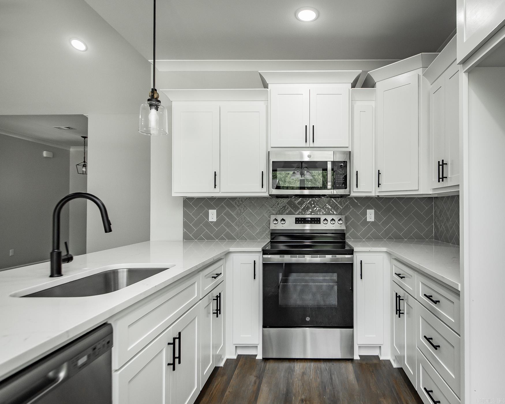 912 E Dell Vista Cove