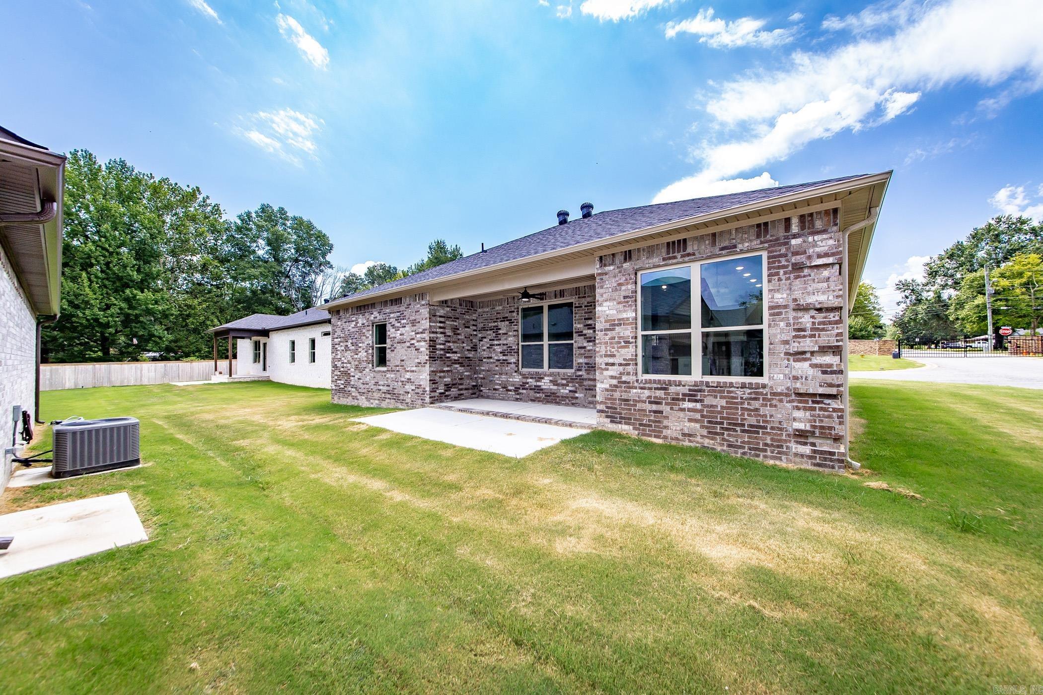 912 E Dell Vista Cove