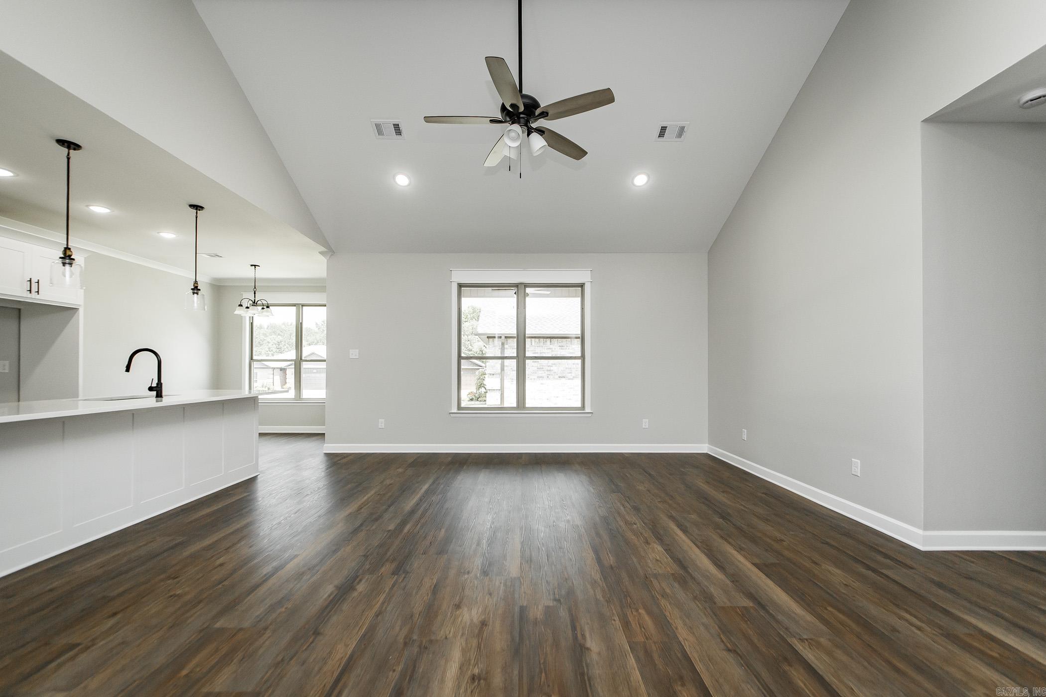 912 E Dell Vista Cove