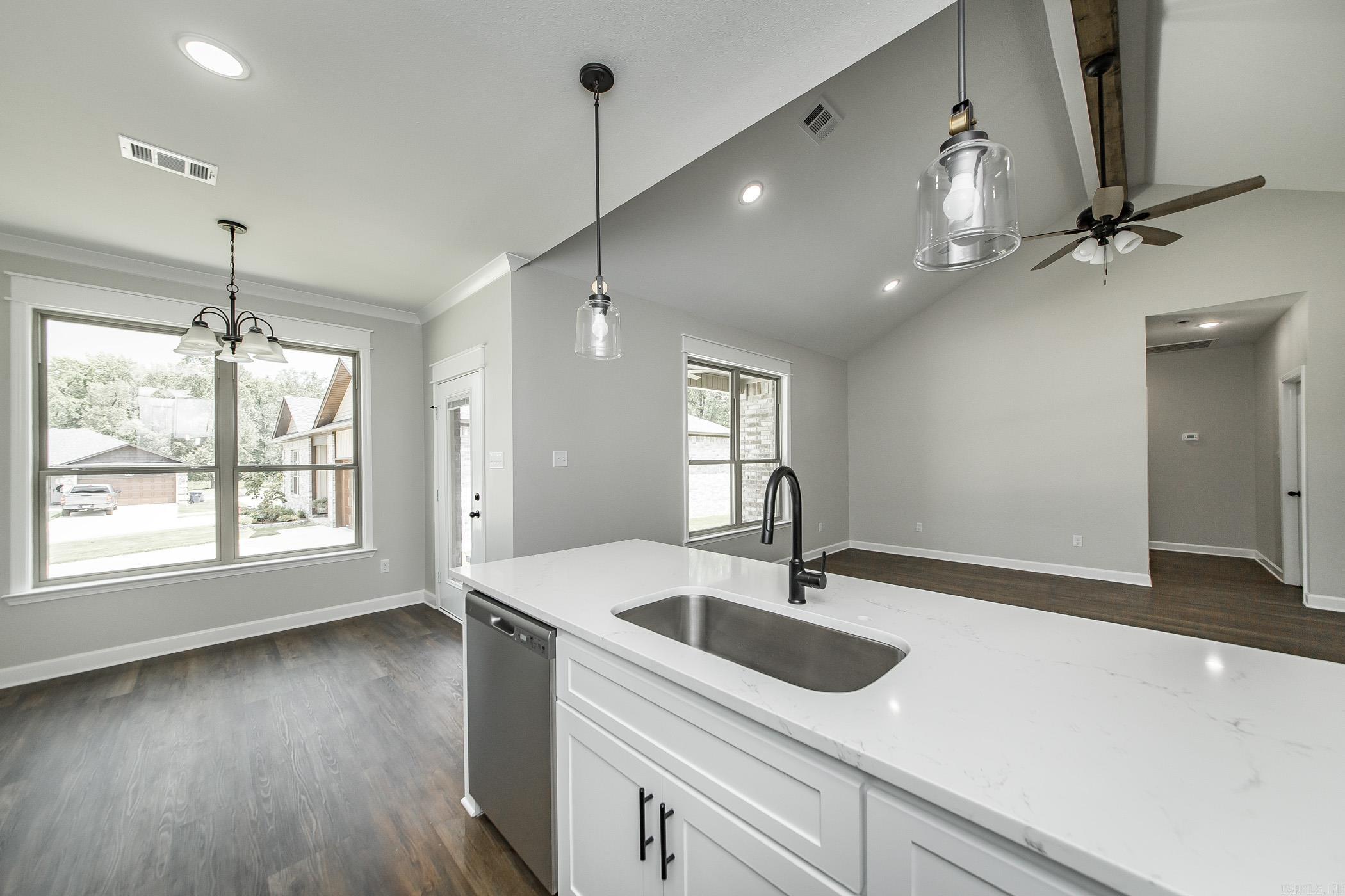 912 E Dell Vista Cove