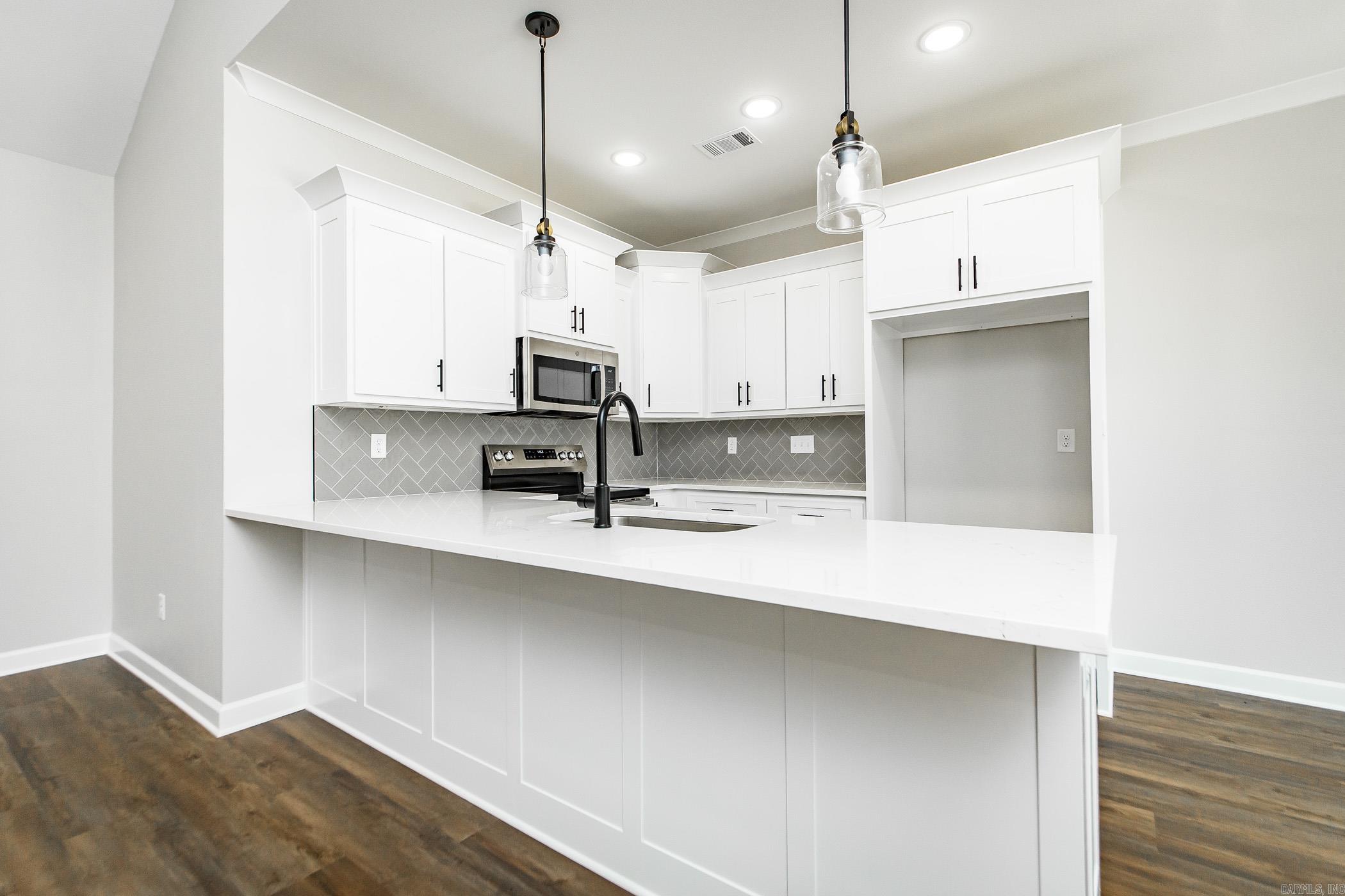 912 E Dell Vista Cove
