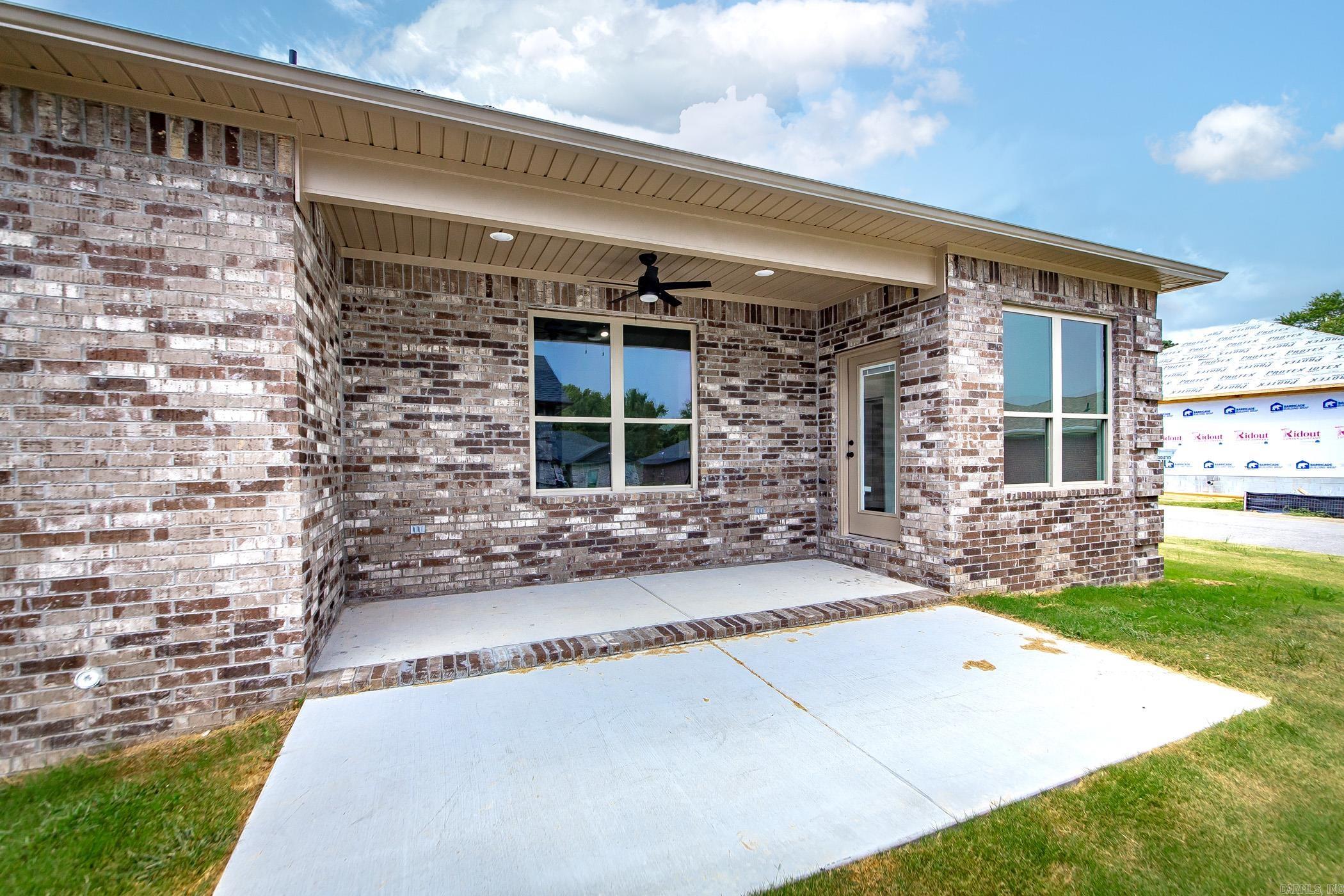 912 E Dell Vista Cove