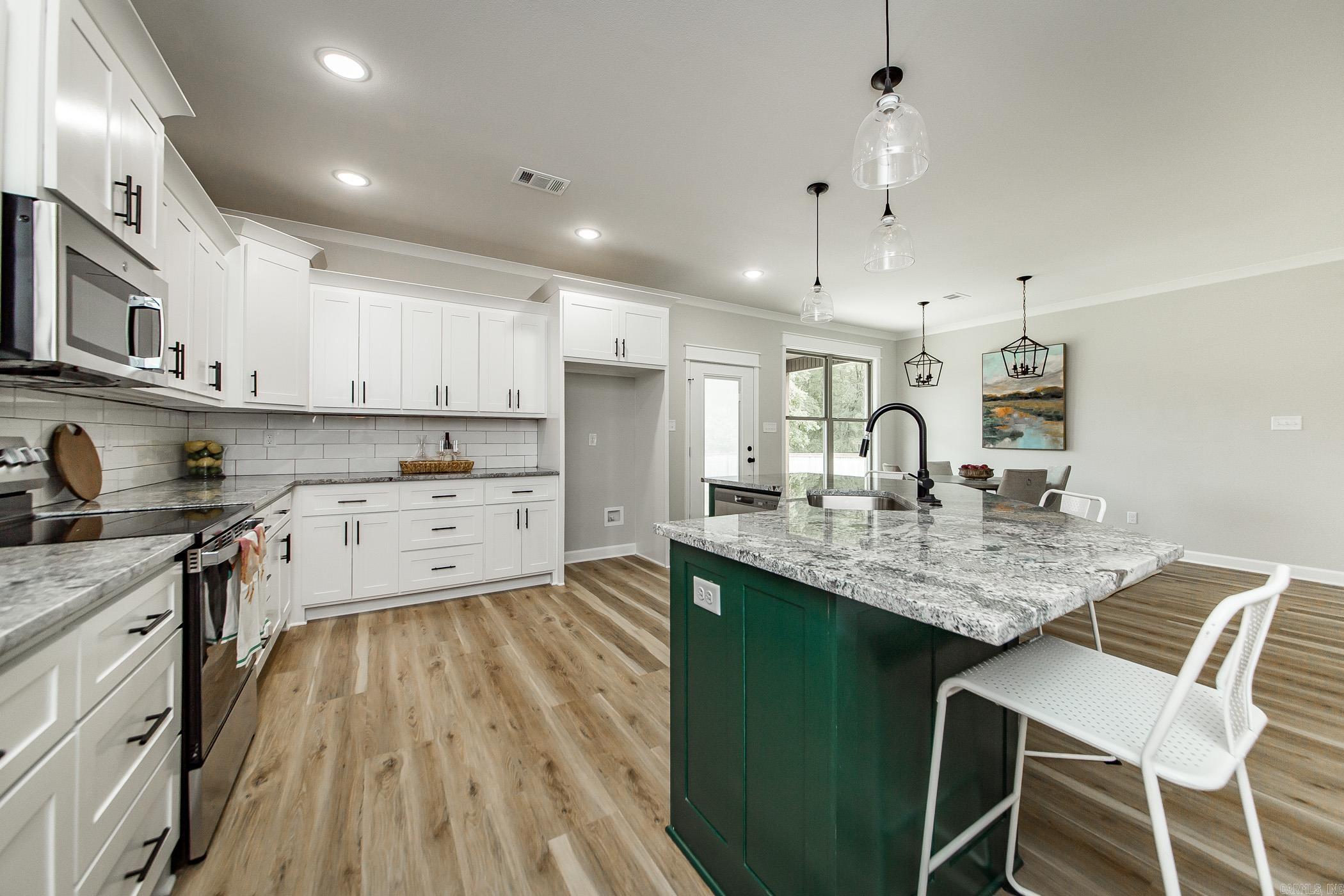 914 E East Dell Vista Cove