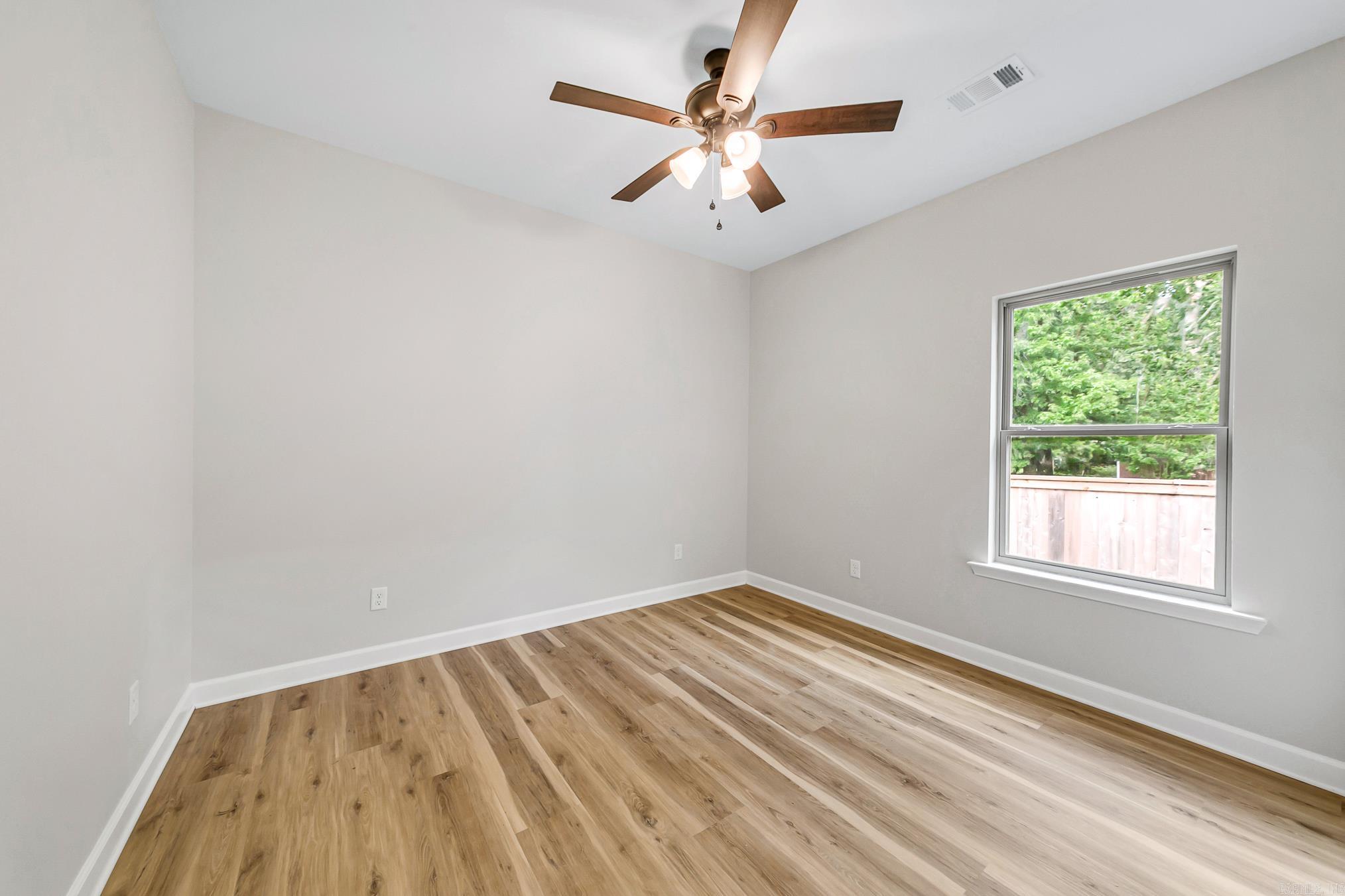 914 E East Dell Vista Cove