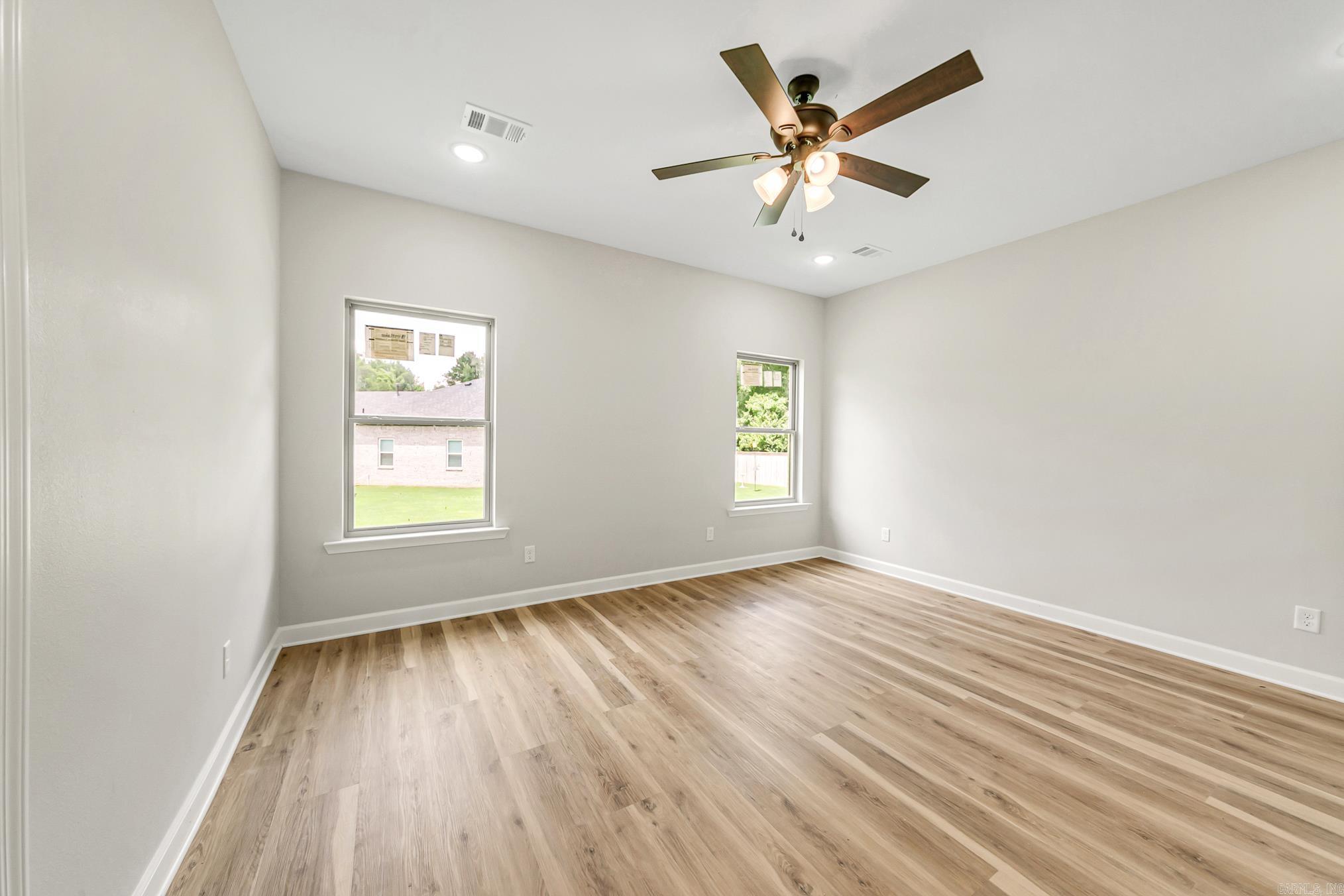 914 E East Dell Vista Cove