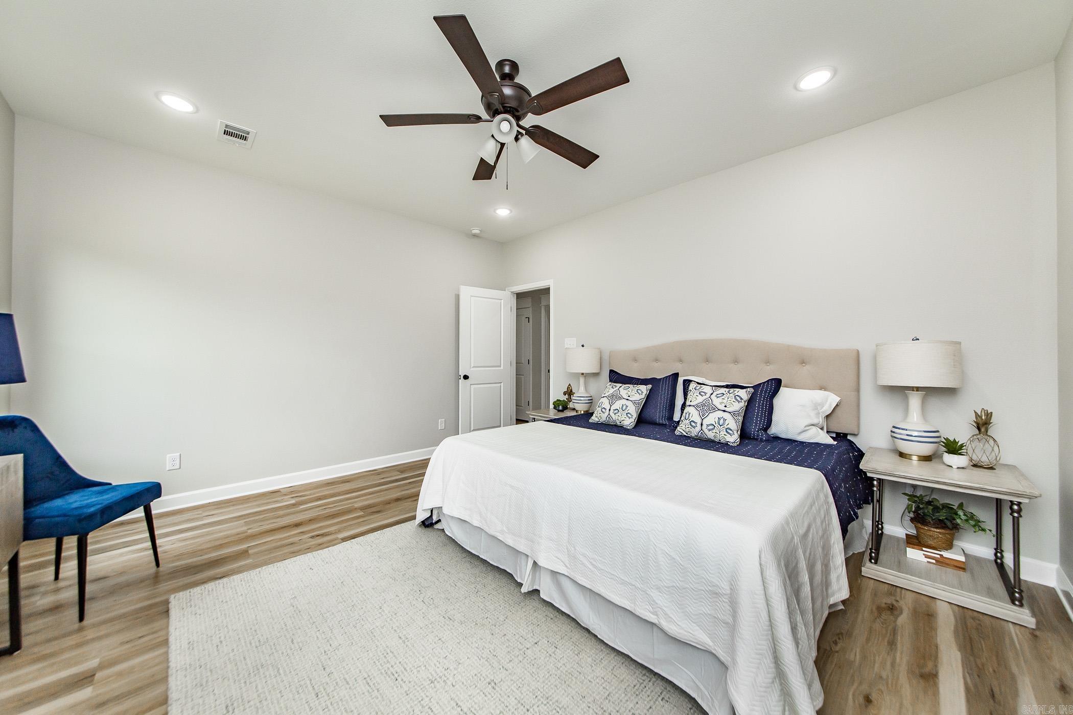 914 E East Dell Vista Cove