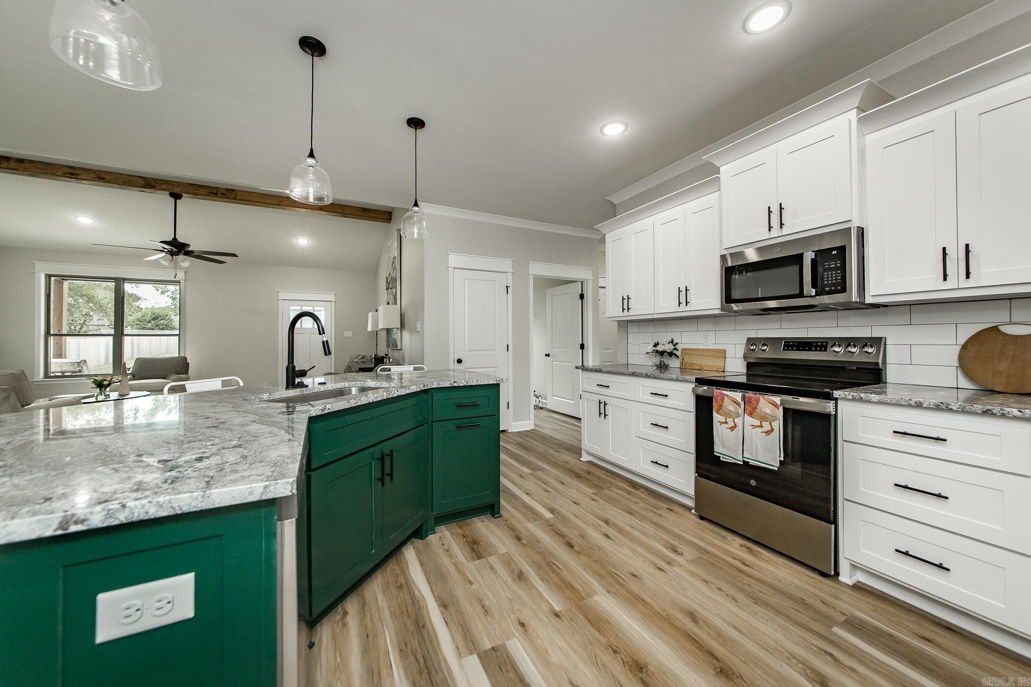 914 E East Dell Vista Cove