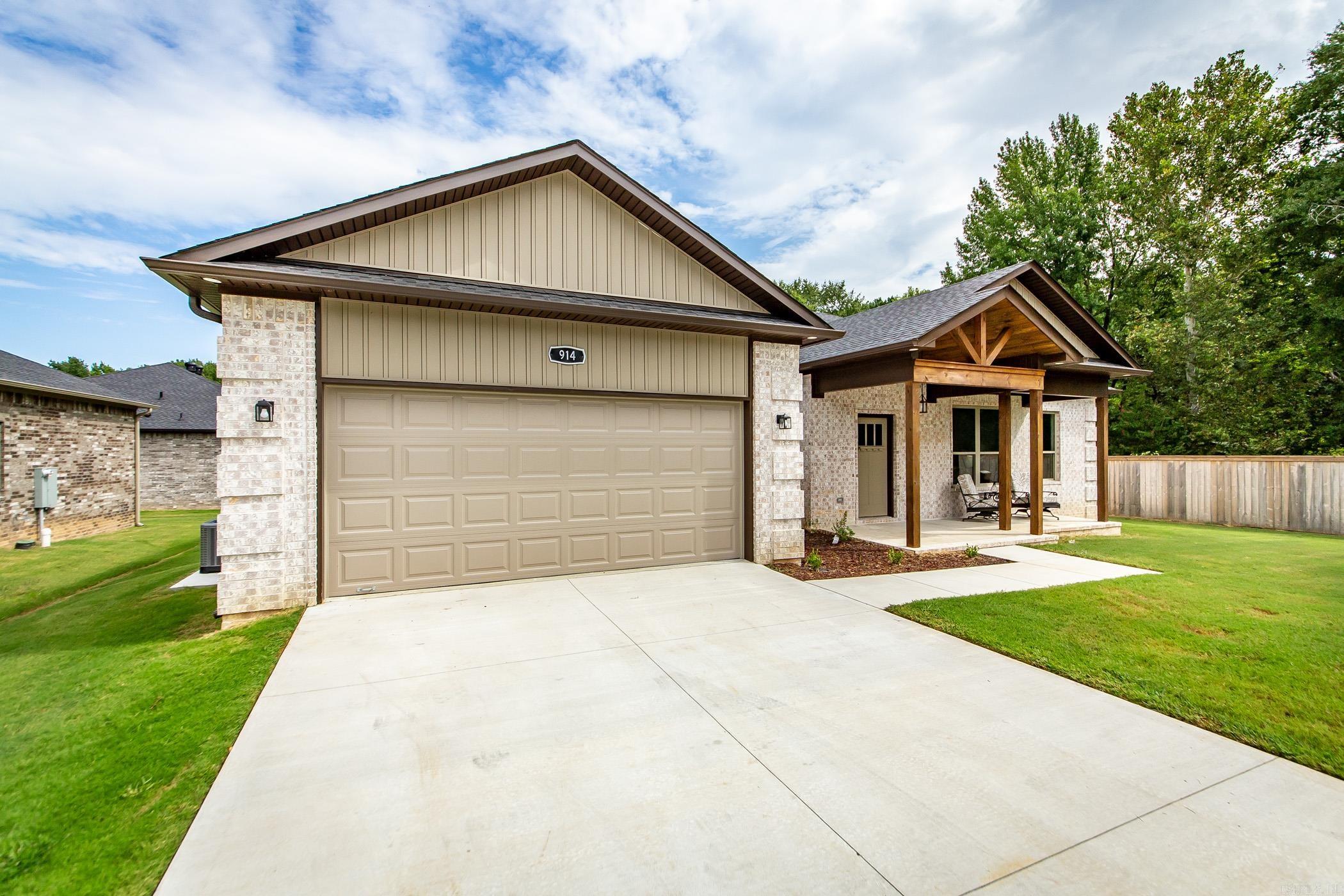 914 E East Dell Vista Cove