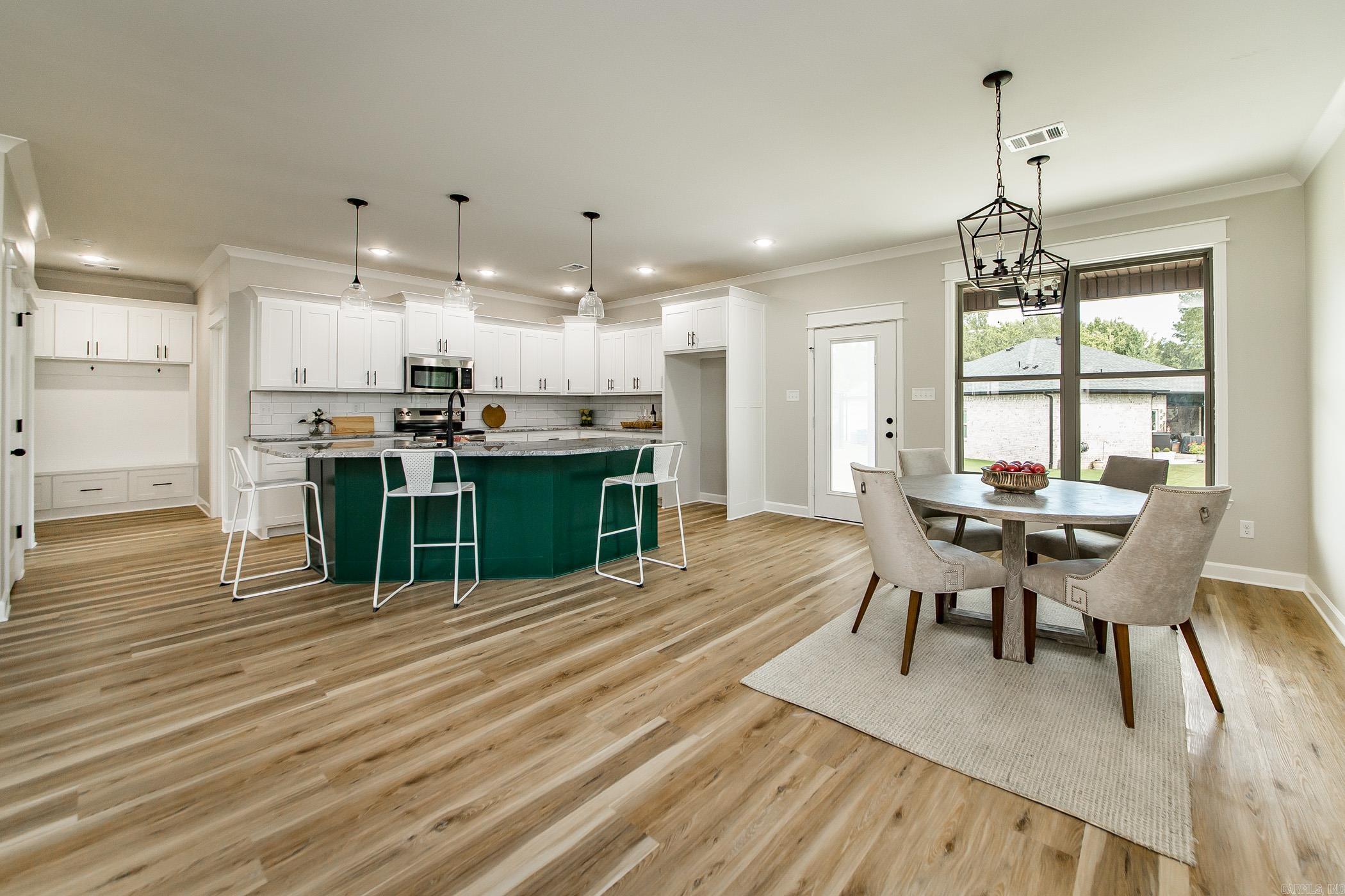 914 E East Dell Vista Cove