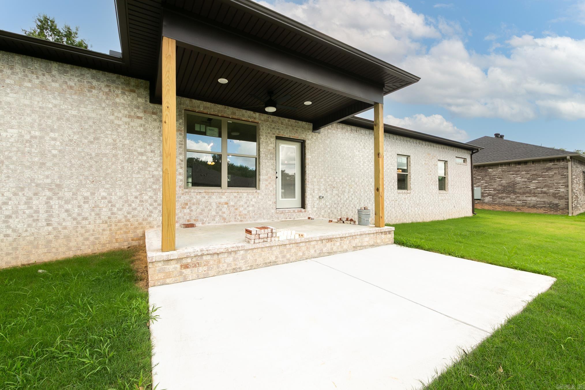 914 E East Dell Vista Cove
