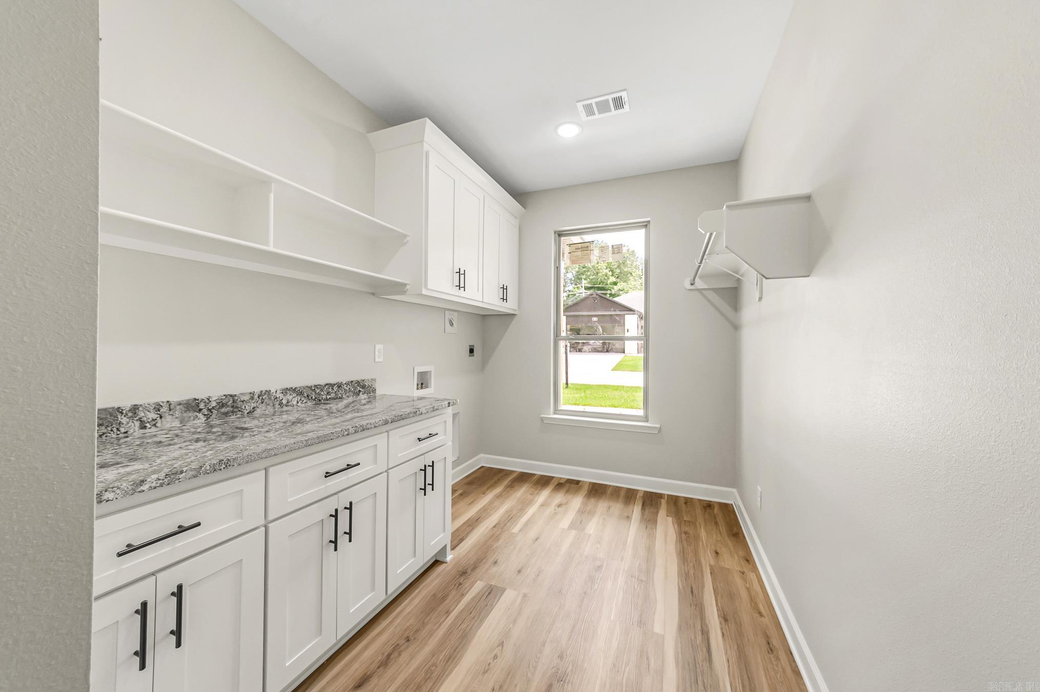 914 E East Dell Vista Cove