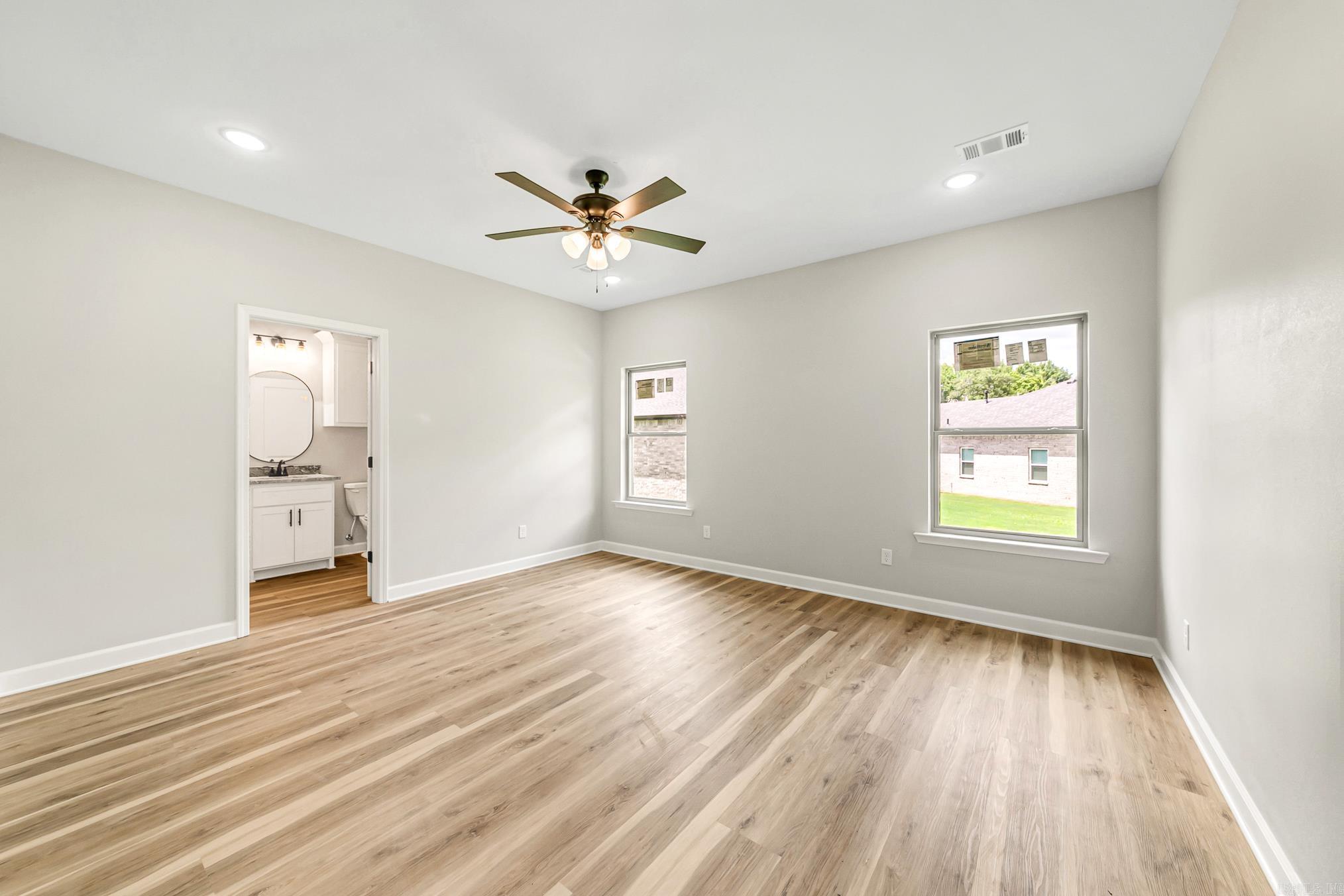 914 E East Dell Vista Cove
